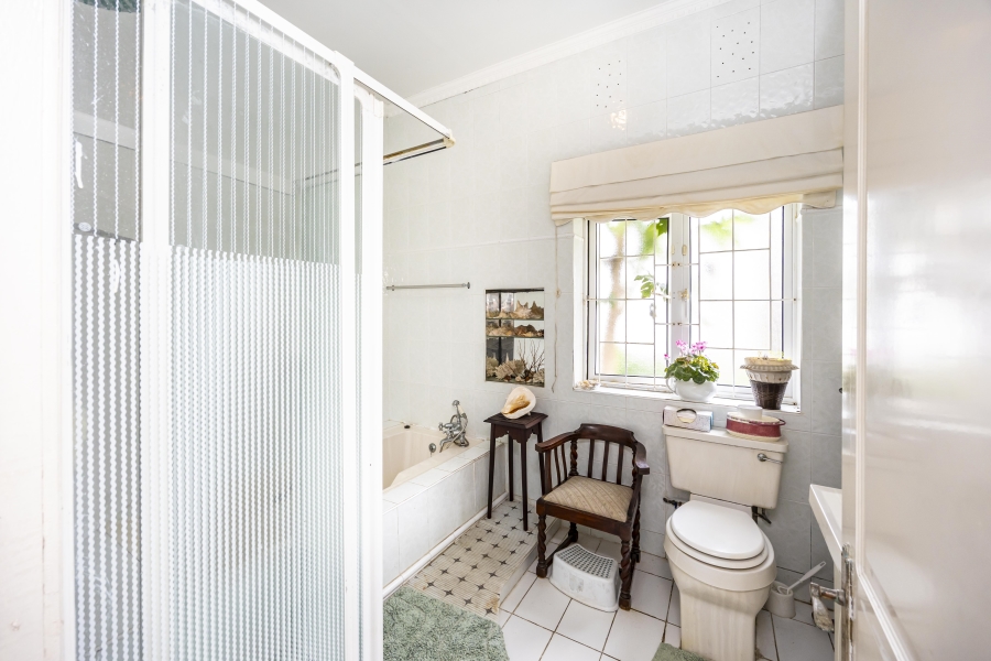 5 Bedroom Property for Sale in Gonubie Eastern Cape